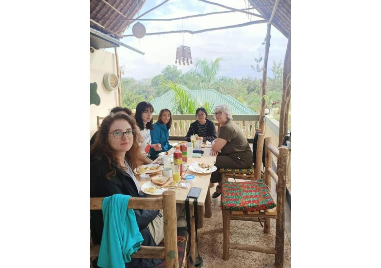 Hill View Garden Готель Моші